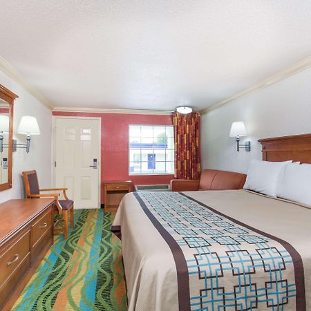 Days Inn By Wyndham Virginia Beach Town Center Exteriör bild